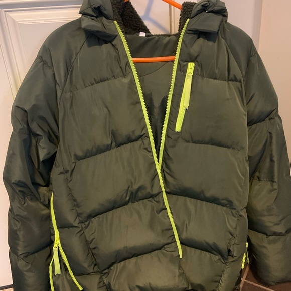 Fabletics Puffer - Picture 2 of 5